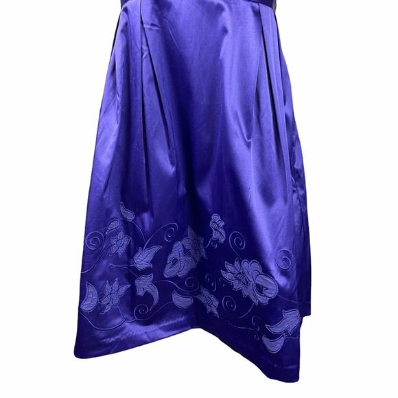 Lucy Paris Fit & Flare Satin Dress Purple Floral Embroidery L - Picture 3 of 9
